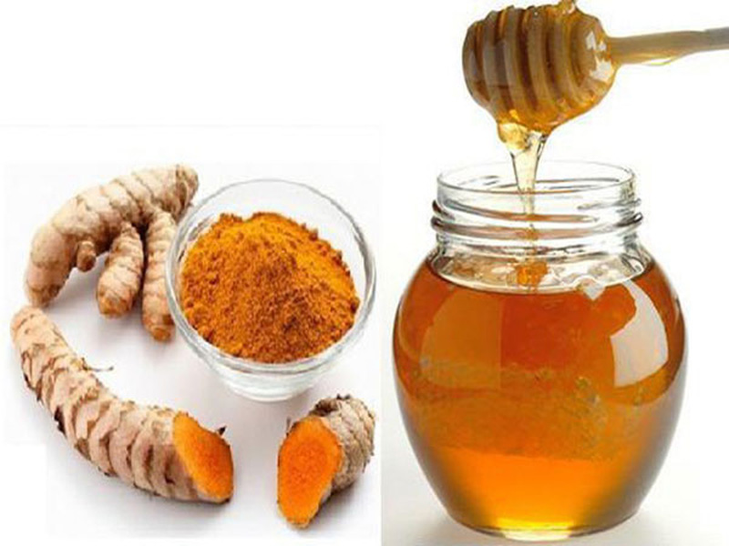 Trao ngược dạ dày nên uống nghệ và mật ong